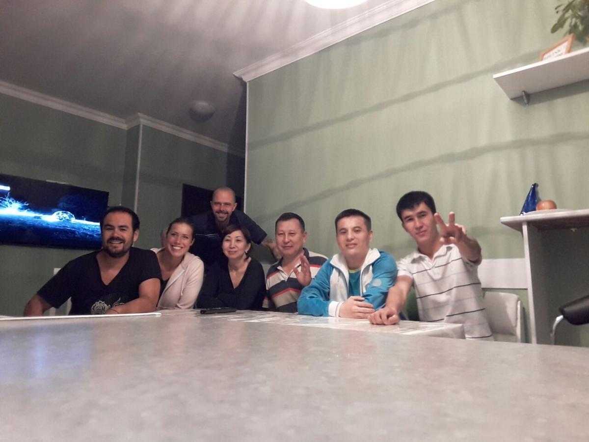 Hostel Infiniti アスターナ エクステリア 写真